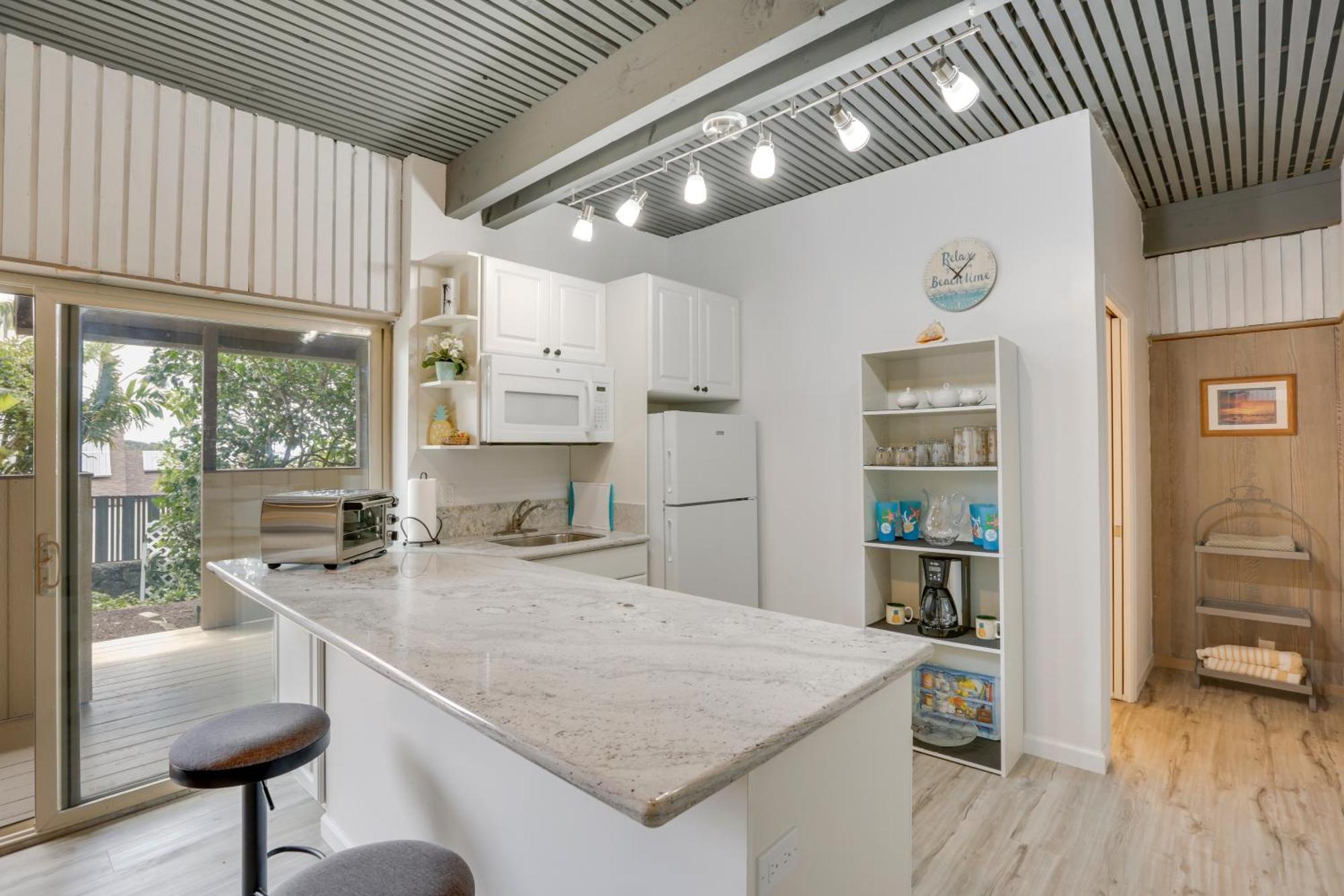 Cozy Honolulu Retreat With Pool Access, Near Beaches Waimanalo Exterior photo